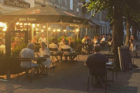 Druk bezocht Grand-Café te Hoogstraten. Overname aandelen.